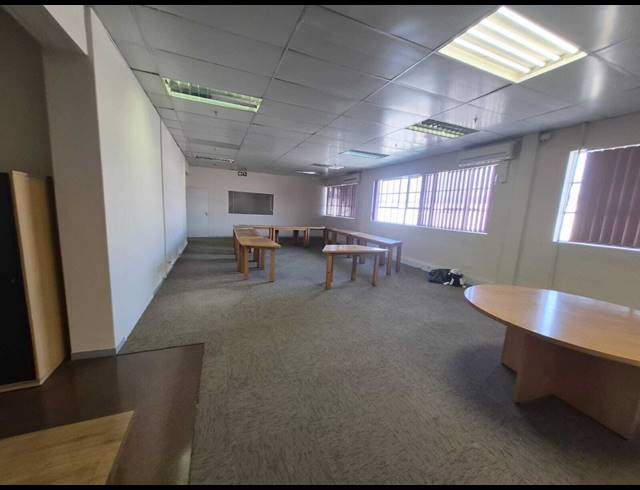 400M² OFFICE TO LET IN STEELEDALE